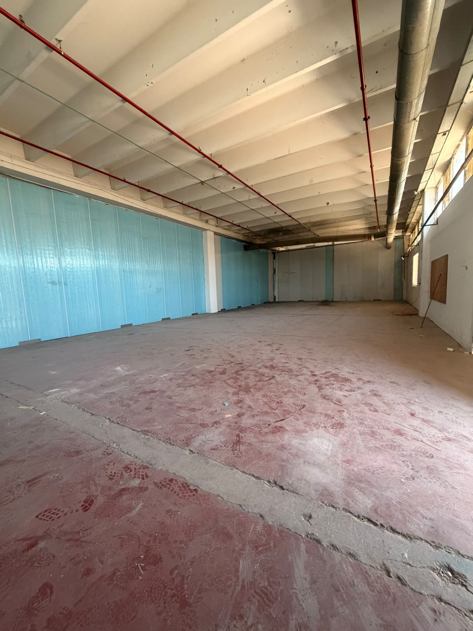 מבנה תעשייה (עלית), אזור תעשייה — 250 מ"ר